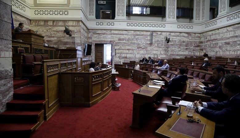 Έντονο επεισόδιο στη Βουλή μεταξύ Πολάκη-Κυρανάκη