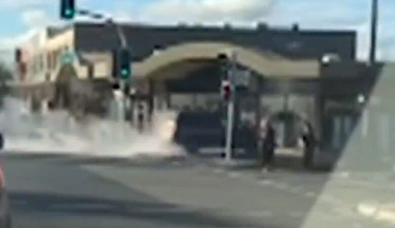 Αυστραλία: Αυτοκίνητο έπεσε πάνω σε κατάστημα πώλησης χιτζάμπ – Δείτε το βίντεο