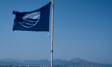 Γαλάζιες σημαίες 2021: Αυτές είναι οι 545 παραλίες που βραβεύτηκαν – Στη 2η θέση η Ελλάδα