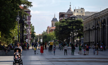 Αίρει την καραντίνα για τους τουρίστες η Ισπανία από 1 Ιουλίου