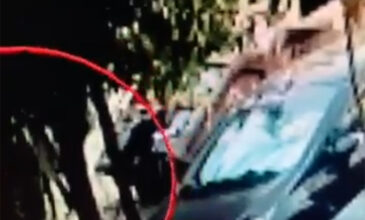 Επίθεση με βιτριόλι: Βίντεο-ντοκουμέντο με ύποπτη να μπαίνει στο κτίριο