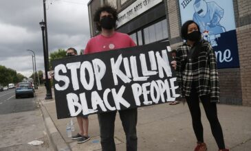 Οργή στη Μινεσότα για το θάνατο Αφροαμερικανού κατά τη σύλληψή του