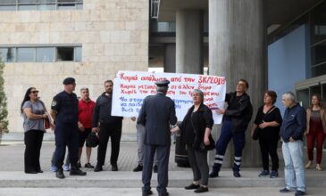 Με συνθήματα υποδέχθηκαν συμβασιούχοι τον πρωθυπουργό στη Θεσσαλονίκη