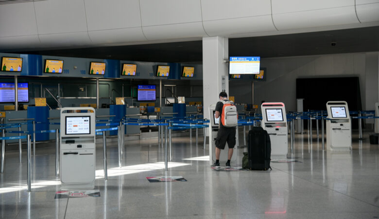 Συνελήφθησαν 2 αλλοδαπές που έκλεψαν τσάντα στο αεροδρόμιο «Ελευθέριος Βενιζέλος»