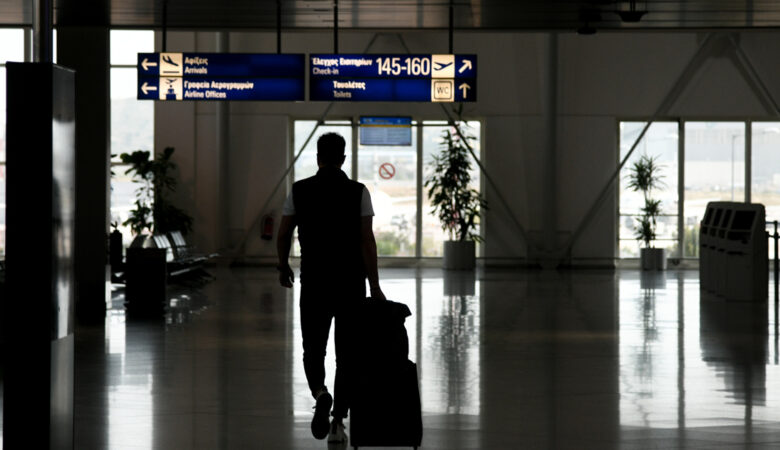 Προσπάθησαν να ταξιδέψουν με πλαστά έγγραφα – Συνελήφθησαν στο αεροδρόμιο