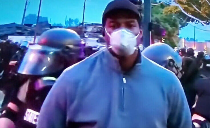 Χάος στη Μινεάπολη: Η αστυνομία συνέλαβε ζωντανά στον αέρα δημοσιογράφο του CNN