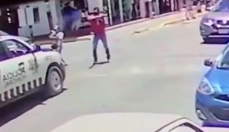 Βίντεο-σοκ με ενόπλους να «γαζώνουν» περιπολικό στο Μεξικό