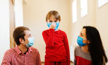 Τα παιδιά «καθαρίζουν» πολύ πιο εύκολα τον κοροναϊό – Παράγουν διαφορετικά και πιο εξασθενημένα αντισώματα