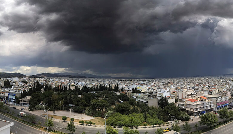 Καταιγιδοφόρο νέφος με ύψος 10 χλμ. έπληξε την Αττική