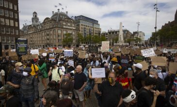 «Δεν μπορώ να αναπνεύσω» φώναξαν χιλιάδες διαδηλωτές και στο Άμστερνταμ