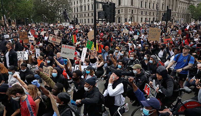 Χιλιάδες διαδηλωτές στο Λονδίνο για τον θάνατο του Τζορτζ Φλόιντ
