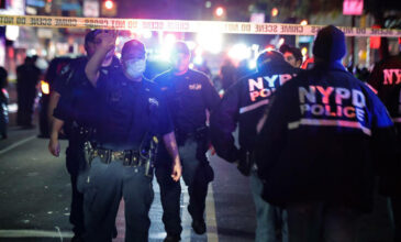 Αστυνομικός πυροβολήθηκε στη Νέα Υόρκη και ένας ακόμη μαχαιρώθηκε στο Μπρούκλιν