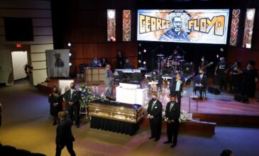 Οι ΗΠΑ «λύγισαν» στο μνημόσυνο για τον δολοφονημένο Τζορτζ Φλόιντ