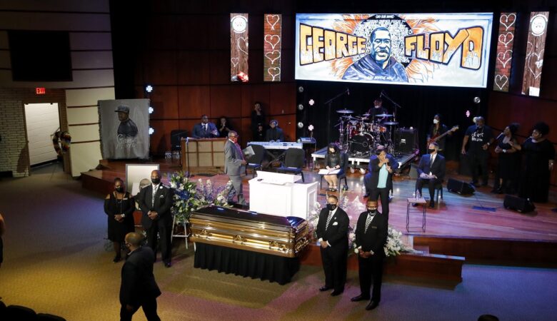 Οι ΗΠΑ «λύγισαν» στο μνημόσυνο για τον δολοφονημένο Τζορτζ Φλόιντ