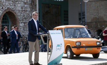 Μητσοτάκης για πρόγραμμα ηλεκτροκίνησης: Επιδοτούμε με 100 εκατ. ευρώ και για 18 μήνες την αγορά αυτοκινήτων νέου τύπου