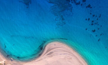 Ποια είναι η παραλία που πρωταγωνιστεί στο βίντεο για τον ελληνικό τουρισμό