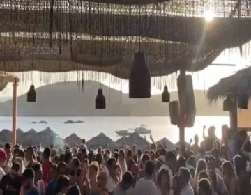 Λουκέτο και πρόστιμο 20.000 ευρώ σε beach bar στη Μύκονο λόγω συνωστισμού