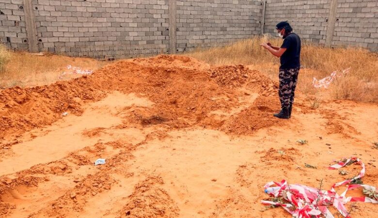 Έρευνα για ομαδικούς τάφους που βρέθηκαν στη Λιβύη ζητά ο ΟΗΕ