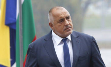 Φωτογραφίες του πρωθυπουργού της Βουλγαρίας με…πιστόλι στο κομοδίνο