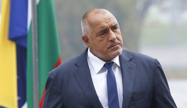 Φωτογραφίες του πρωθυπουργού της Βουλγαρίας με…πιστόλι στο κομοδίνο