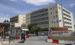Θεσσαλονίκη: «Στέλνουν εγκαταλελειμμένα παιδιά σε νοσοκομεία και αστυνομικοί κάνουν τις… νταντάδες»