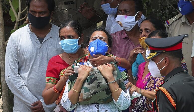 Εφιάλτης στην Ινδία: Πάνω από 130.000 θάνατοι λόγω κοροναϊού