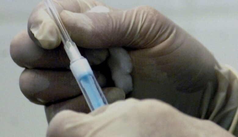 Αντιπρόεδρος του ΕΟΔΥ: «Τα εμβόλια βρίσκονται προ των πυλών»