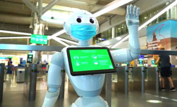 Ρομπότ ενημερώνουν το επιβατικό κοινό στο Αεροδρόμιο «Ελευθέριος Βενιζέλος» για τον κοροναϊό