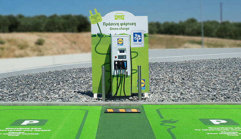 Lidl Ελλάς: Επενδύει στην ηλεκτροκίνηση με σταθμούς πράσινης φόρτισης στα καταστήματά της