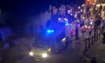 Εικόνες-σοκ από άγρια επεισόδια με αστυνομικούς σε πάρτι στο Λονδίνο