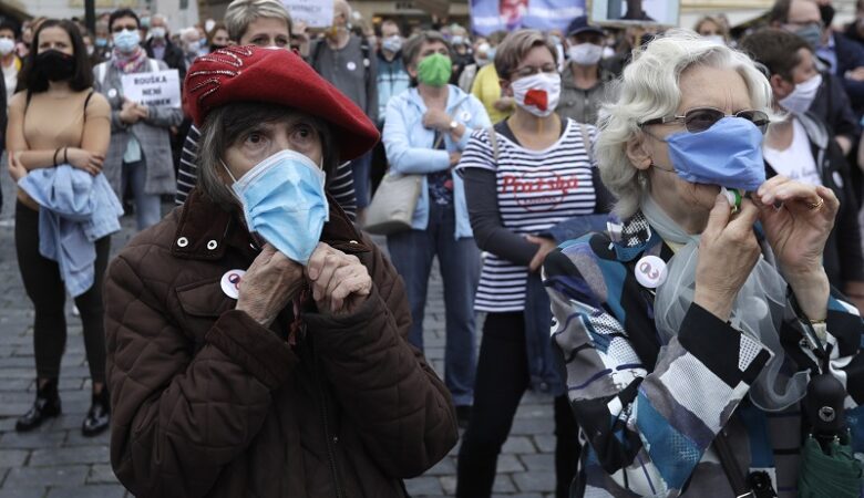Κορονοϊός: Καθολικό μπλόκο στην Τσεχία για τους ανεμβολίαστους