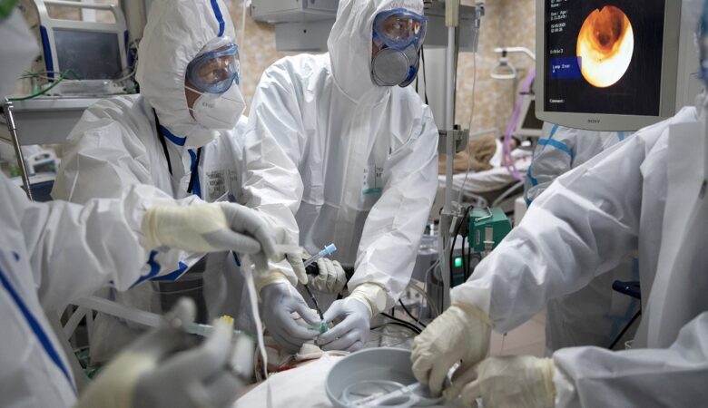 Κορονοϊός: Μόλις 4 στους 10 υγειονομικούς έχει δηλώσει ότι θα εμβολιαστεί