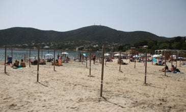 Σφραγίστηκε η παραλία Αυλάκι στο Πόρτο Ράφτη λόγω υπεράριθμων λουόμενων