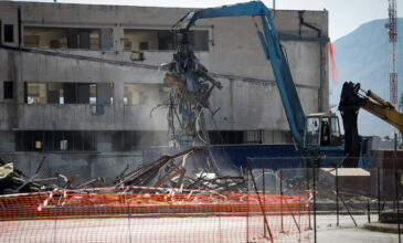Ο δήμος κατεδαφίζει 13 επικίνδυνα εγκαταλελειμμένα κτίρια στο κέντρο της Αθήνας