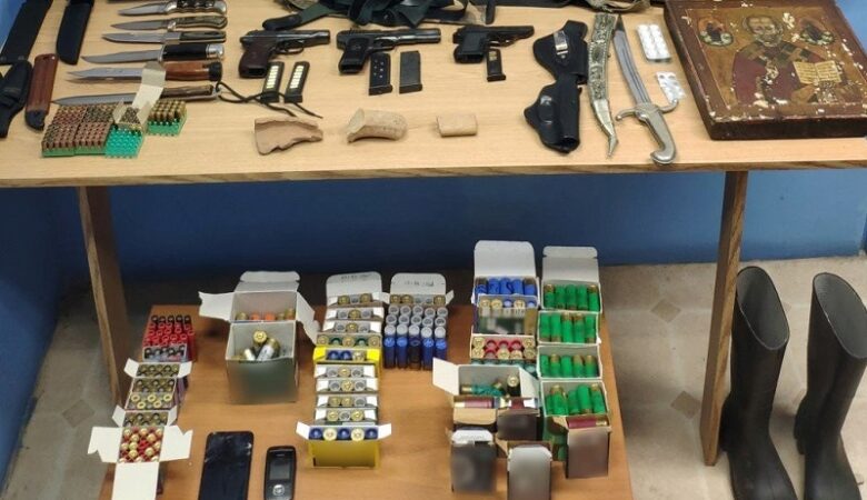 Δύο συλλήψεις για ναρκωτικά, οπλοκατοχή και αρχαιοκαπηλία στη Ροδόπη