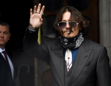 Επιστρέφει στο Χόλιγουντ ο Τζόνι Ντεπ: Θα υποδυθεί τον Σκρουτζ στη νέα κινηματογραφική εκδοχή του κλασικού έργου του Τσαρλς Ντίκενς