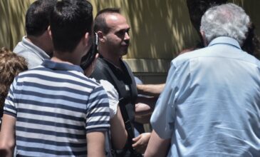 Ποινική δίωξη στον αστυνομικό που καταγγελλεται ότι εμπόδισε σύλληψη διαδηλωτή
