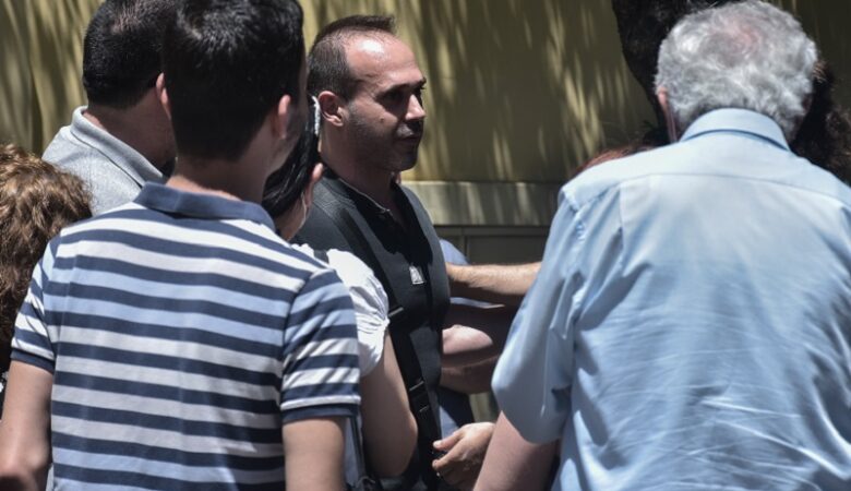 Ποινική δίωξη στον αστυνομικό που καταγγελλεται ότι εμπόδισε σύλληψη διαδηλωτή