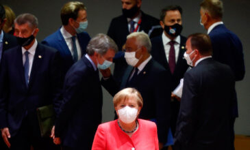 Μάσκες και αποστάσεις μεταξύ των ηγετών στη Σύνοδο Κορυφής των Βρυξελλών