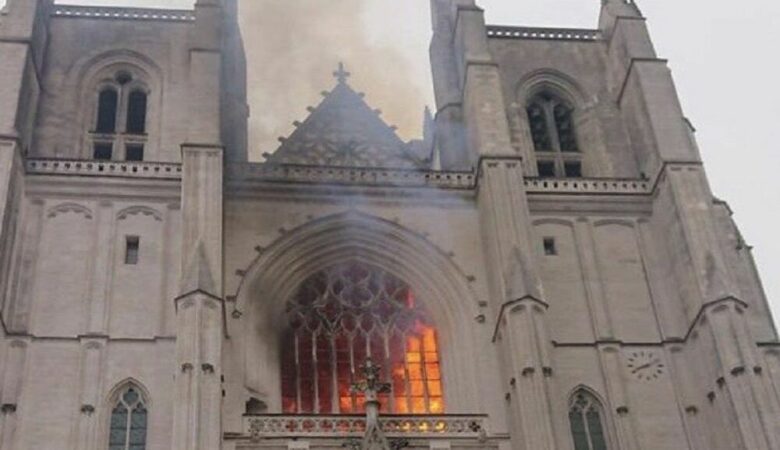 Γαλλία: Υπό έλεγχο η πυρκαγιά στον καθεδρικό ναό της Νάντης