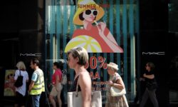 Θερινές εκπτώσεις 2020: Ανοικτά σήμερα Κυριακή τα καταστήματα