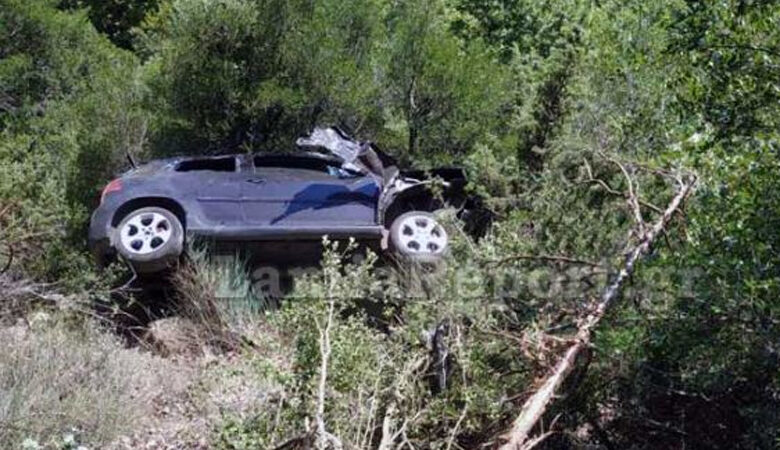 Φθιώτιδα: Φωτογραφίες από το αυτοκίνητο που έπεσε σε γκρεμό 15 μέτρων