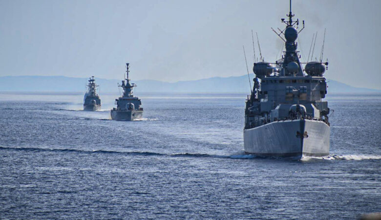 Εσπευσμένα στην Αθήνα ο ΥΠΕΘΑ – Ελληνικά πολεμικά πλοία προσεγγίζουν το Καστελόριζο μετά την προκλητική τουρκική Navtex