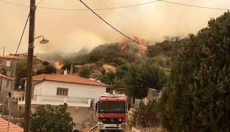 Φωτιά στη Μεσσηνία: Εφιαλτική η κατάσταση – Οι φλόγες πέρασαν μέσα από σπίτια στο Βασιλίτσι