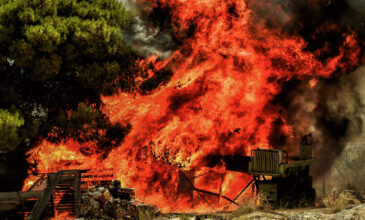 Μεγάλη φωτιά στις Κεχριές: Εκκενώθηκε κι άλλος οικισμός και κατασκήνωση