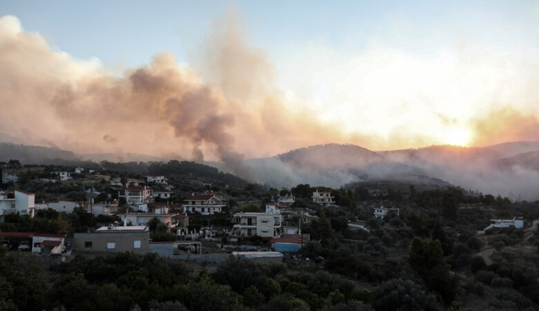 Πυρκαγιά στις Κεχριές Κορινθίας: Σε ύφεση η πυρκαγιά – Επιχειρούν εναέρια μέσα για διαβροχή της περιοχής