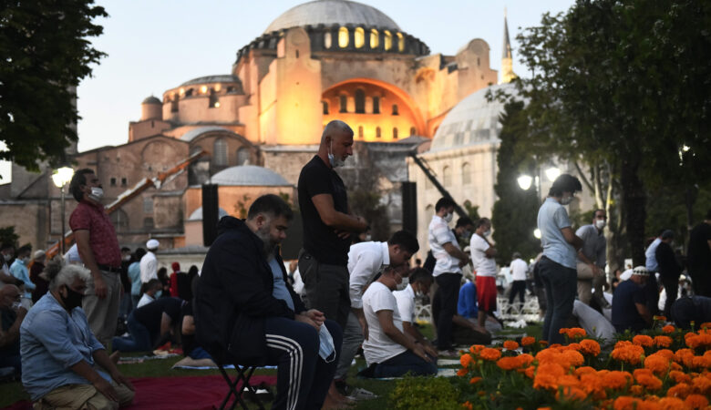 Αγία Σοφία: Δείτε live εικόνα λίγο πριν την πρώτη μουσουλμανική προσευχή