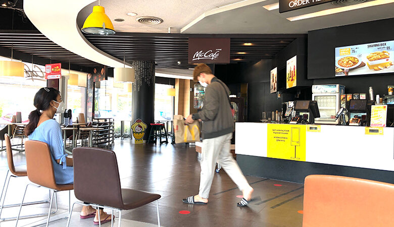 Κορονοϊός: Υποχρεωτικά με μάσκα στα McDonald’s οι Αμερικανοί