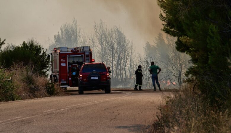 Μάχη με τις φλόγες σε Κορινθία και Ηλεία – 64 πυρκαγιές το τελευταίο 24ωρο