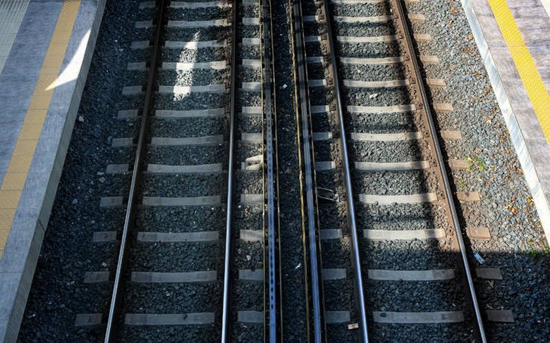 Θανάσιμη πτώση γυναίκας στις γραμμές στον σταθμό του ΗΣΑΠ «Βικτώρια»